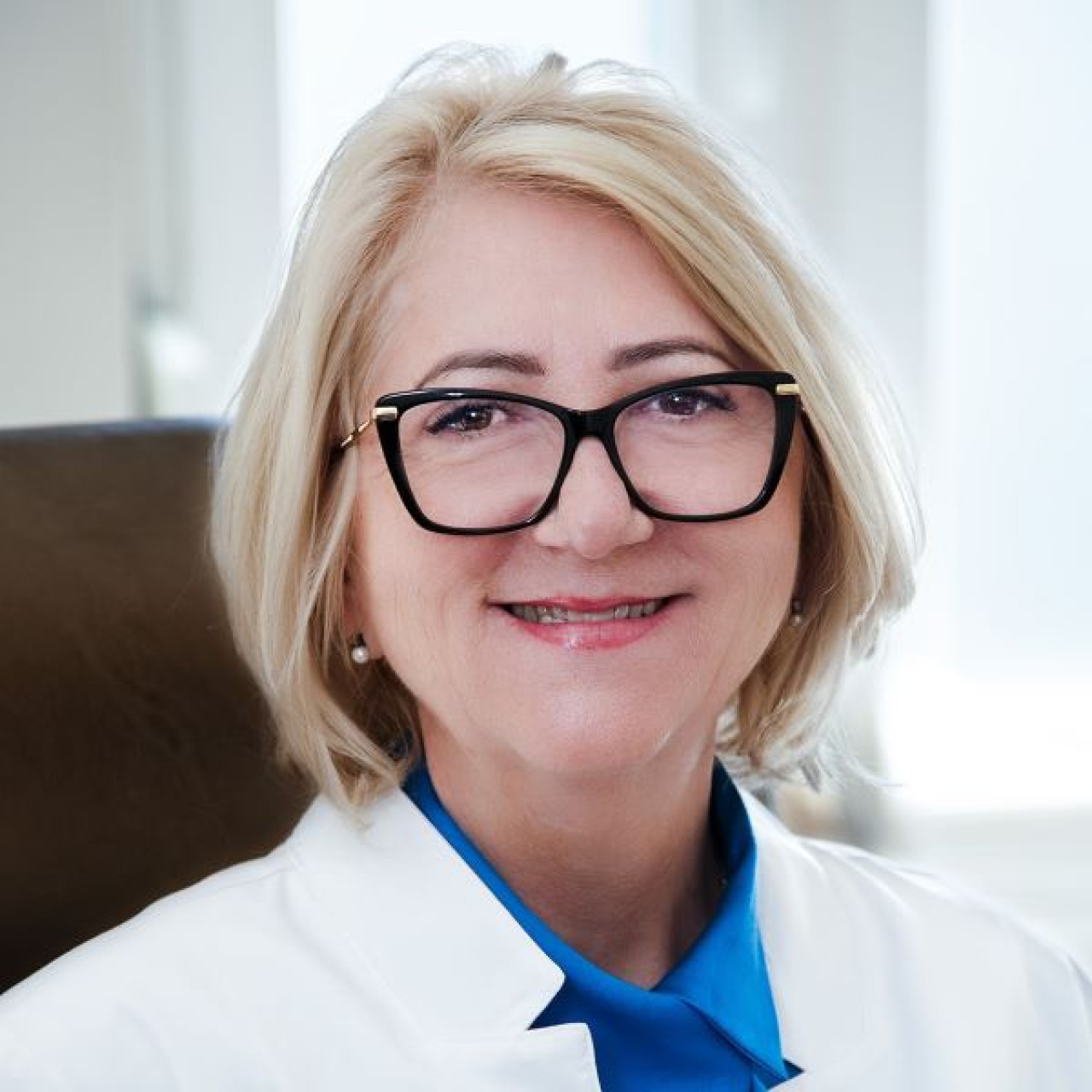 Dr. Opra M&aacute;ria