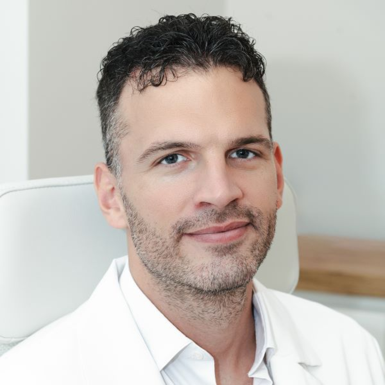 Dr. L&aacute;z&aacute;r Bal&aacute;zs